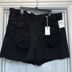 NWT! Good American distressed‎ black jean shorts Sz 15W.
